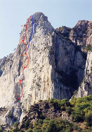 http://mountain.ru/world_mounts/crimea/small_kilse/2001/3roofs/3roofs.jpg