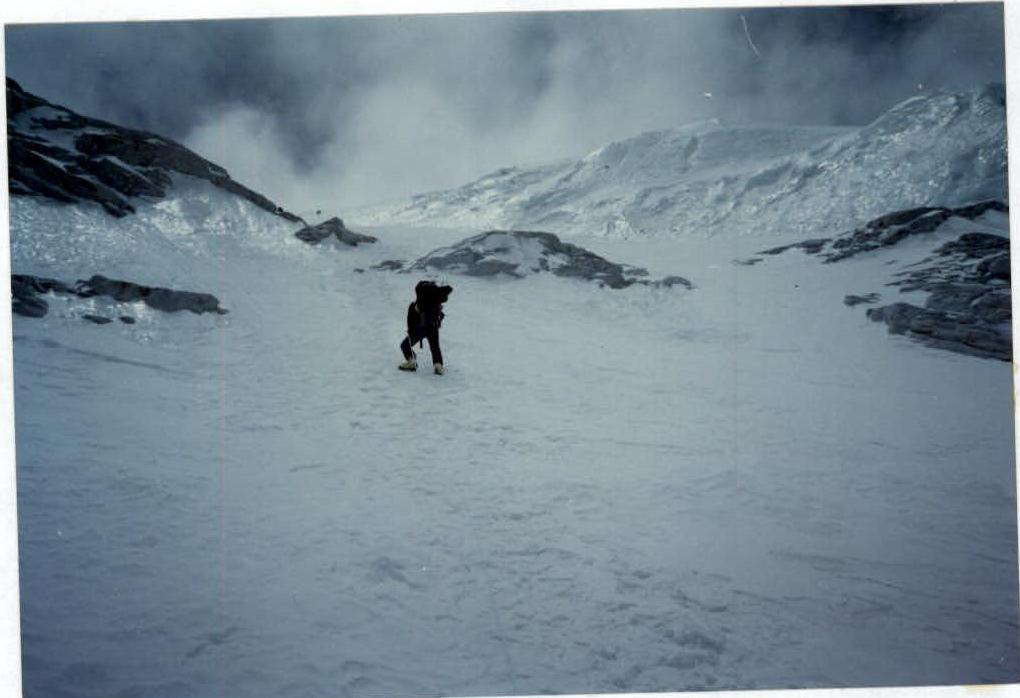 Snow-ice slope (6600–7000 m). Section R1–R3