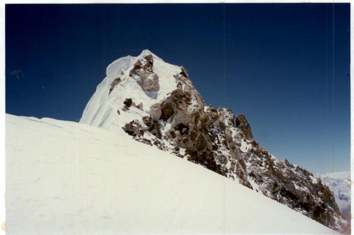 Icefall (7400–7700 m). Section R4–R5