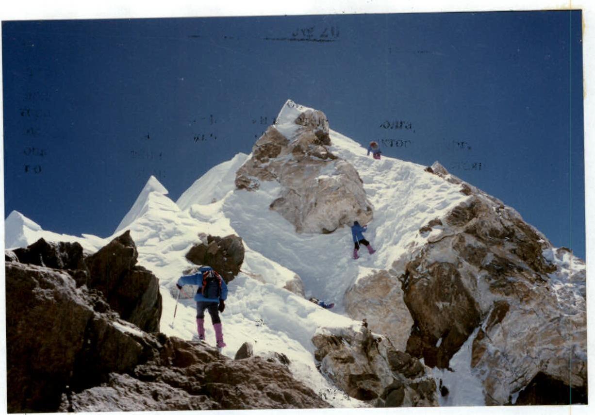 Pre-summit ridge (8200 m). Section R2–R2